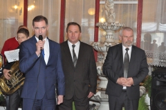 Powiatowe Święto Ludowe - gospodarze uroczystości - wicestarosta Jerzy Pułka, Ryszard Jędruch, starosta Marian Gamrat - miechowski.pl - fot. K. Capiga