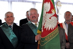 Powiatowe Święto Ludowe - poczty sztandarowe z przewodniczącym Rady Powiatu Mariuszem Wolnym - miechowski.pl - fot. K. Capiga