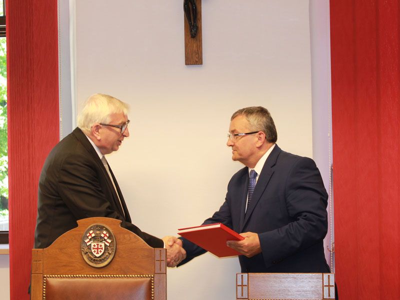 Minister Andrzej Adamczyk w Bazylice Grobu Bożego - miechowski.pl - fot. W. Pengiel