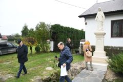 2023-10-27-kapliczka-w-Trzonowie-07