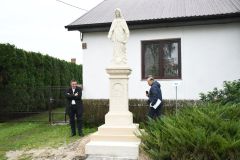 2023-10-27-kapliczka-w-Trzonowie-08