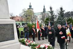 2023-11-11-obchody-w-Miechowie-078