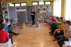 O-wilku-ktory-wypadl-z-ksiazki-rozne-odslony-tej-samej-historii