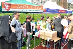 II Bieg Konstytucji 3 maja - siostra Benedykta i burmistrz Dariusz Marczewski - miechowski.pl - fot. Krzysztof Capiga