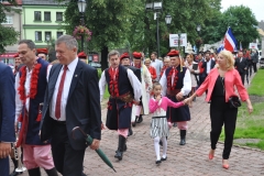 Międzynarodowe Małopolskie Spotkania z Folklorem - Miechów 2016 - wejście do bazyliki i Msza św. - miechowski.pl