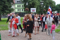 Międzynarodowe Małopolskie Spotkania z Folklorem - Miechów 2016 - wejście do bazyliki i Msza św. - miechowski.pl