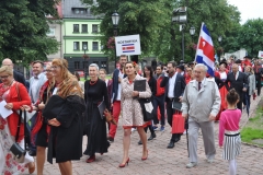 Międzynarodowe Małopolskie Spotkania z Folklorem - Miechów 2016 - wejście do bazyliki i Msza św. - miechowski.pl