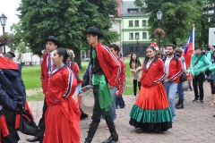 Międzynarodowe Małopolskie Spotkania z Folklorem - Miechów 2016 - wejście do bazyliki i Msza św. - miechowski.pl