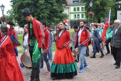 Międzynarodowe Małopolskie Spotkania z Folklorem - Miechów 2016 - wejście do bazyliki i Msza św. - miechowski.pl
