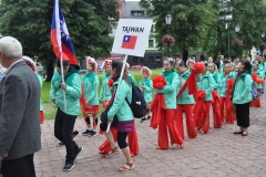 Międzynarodowe Małopolskie Spotkania z Folklorem - Miechów 2016 - wejście do bazyliki i Msza św. - miechowski.pl