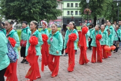 Międzynarodowe Małopolskie Spotkania z Folklorem - Miechów 2016 - wejście do bazyliki i Msza św. - miechowski.pl