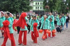 Międzynarodowe Małopolskie Spotkania z Folklorem - Miechów 2016 - wejście do bazyliki i Msza św. - miechowski.pl