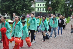 Międzynarodowe Małopolskie Spotkania z Folklorem - Miechów 2016 - wejście do bazyliki i Msza św. - miechowski.pl