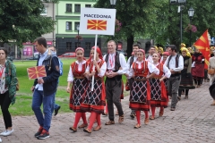 Międzynarodowe Małopolskie Spotkania z Folklorem - Miechów 2016 - wejście do bazyliki i Msza św. - miechowski.pl