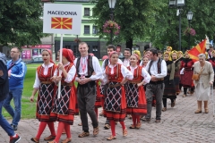 Międzynarodowe Małopolskie Spotkania z Folklorem - Miechów 2016 - wejście do bazyliki i Msza św. - miechowski.pl