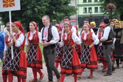 Międzynarodowe Małopolskie Spotkania z Folklorem - Miechów 2016 - wejście do bazyliki i Msza św. - miechowski.pl