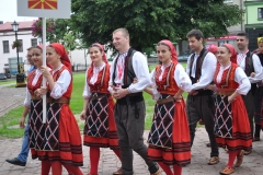 Międzynarodowe Małopolskie Spotkania z Folklorem - Miechów 2016 - wejście do bazyliki i Msza św. - miechowski.pl