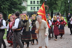 Międzynarodowe Małopolskie Spotkania z Folklorem - Miechów 2016 - wejście do bazyliki i Msza św. - miechowski.pl
