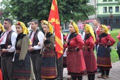 Międzynarodowe Małopolskie Spotkania z Folklorem - Miechów 2016 - wejście do bazyliki i Msza św. - miechowski.pl