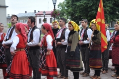 Międzynarodowe Małopolskie Spotkania z Folklorem - Miechów 2016 - wejście do bazyliki i Msza św. - miechowski.pl