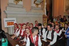 Międzynarodowe Małopolskie Spotkania z Folklorem - Miechów 2016 - wejście do bazyliki i Msza św. - miechowski.pl