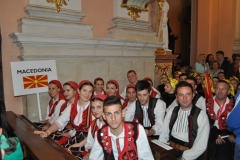 Międzynarodowe Małopolskie Spotkania z Folklorem - Miechów 2016 - wejście do bazyliki i Msza św. - miechowski.pl