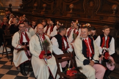 Międzynarodowe Małopolskie Spotkania z Folklorem - Miechów 2016 - wejście do bazyliki i Msza św. - miechowski.pl