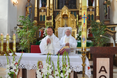 40-lecie kapłaństwa proboszcza - kapłani - wikariusz i jubilat - miechowski.pl - fot. K. Capiga