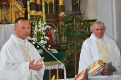 40-lecie kapłaństwa proboszcza - celebransi - miechowski.pl - fot. K. Capiga
