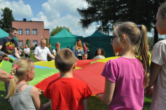 Słodka Majówka w Zagorzycach - gry i zabawy - miechowski.pl - fot. K. Capiga