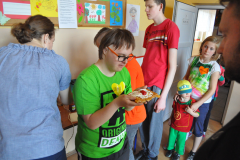 Słodka Majówka w Zagorzycach - przygotowywanie i degustacja gofrów - miechowski.pl - fot. K. Capiga