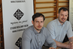 Targi Edukacji i Pracy w Miechowie - uczniowie ZS Nr 2 zachęcają do wstąpienia do ich szkoły - miechowski.pl - fot. K. Capiga