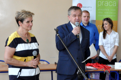Targi Edukacji i Pracy w Miechowie - dyr. Maria Paschek i komendant woj. OHP Krzysztof Świerczek - miechowski.pl - fot. K. Capiga