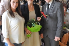 Absolwenci "Ekonomika" 2016 - wspólne zdjęcie z prof. Dorotą Stępień-Skrzypek-miechowski.pl - fot. Krzysztof Capiga