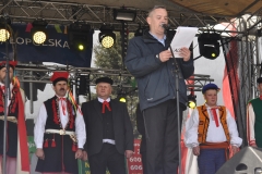 Wybory Chłopa Roku 2017 - pretendenci do tytułu i prowadzący Wojciech Brewczyński - fot. K. Capiga
