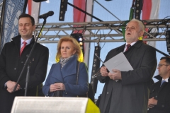 Wybory Chłopa Roku 2017 - oficjele Władysław Kosiniak Kamysz i wojewoda Józef Pilch z małżonką - fot. K. Capiga