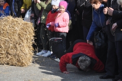 Wybory Chłopa Roku 2017 - slalom z balotami słomy - drużyna Szymona Płusy - fot. K. Capiga
