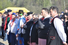 Wybory Chłopa Roku 2017 - slalom z balotami słomy - w oczekiwaniu na wyniki - fot. K. Capiga
