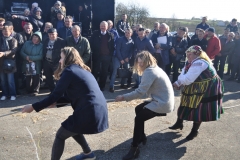 Wybory Chłopa Roku 2017 - przeciąganie liny - fot. K. Capiga
