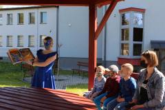 Czytanie-w-altanie-w-Golczy-03