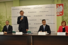 Podpisanie umowy na ponad 3 mln dotacji unijnych dla gminy Miechów - fot. K. Capiga