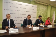 Podpisanie umowy na ponad 3 mln dotacji unijnych dla gminy Miechów - fot. K. Capiga