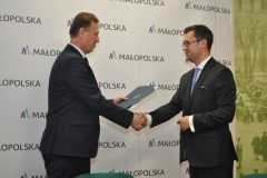 Podpisanie umowy na ponad 3 mln dotacji unijnych dla gminy Miechów - fot. K. Capiga