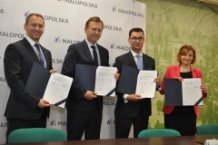 Podpisanie umowy na ponad 3 mln dotacji unijnych dla gminy Miechów - fot. K. Capiga