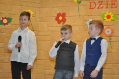Dzień Kobiet w Zespole Szkolno-Przedszkolnym - Książ Wielki 2017 - miechowski.pl