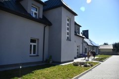 Kompleks-w-Rzedowicach-budynek-dla-uchodzcow-druga-strona