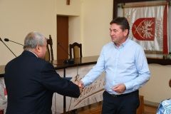 Starosta Miechowski wręcza nominację Krzysztofowi Szarkowi, dyr. Zarządu Dróg Powiatowych w Miechowie