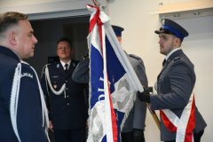 Małopolski Komendant Policji składa hołd sztandarowi KPP Miechów