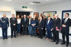 Samorządowcy i goście na uroczystości zmiany kierownictwa w KPP Miechów