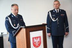 Odchodzący na emeryturę komendant KPP Miechów insp. Andrzej Kot i jego następca podinsp. Jacek Rosół